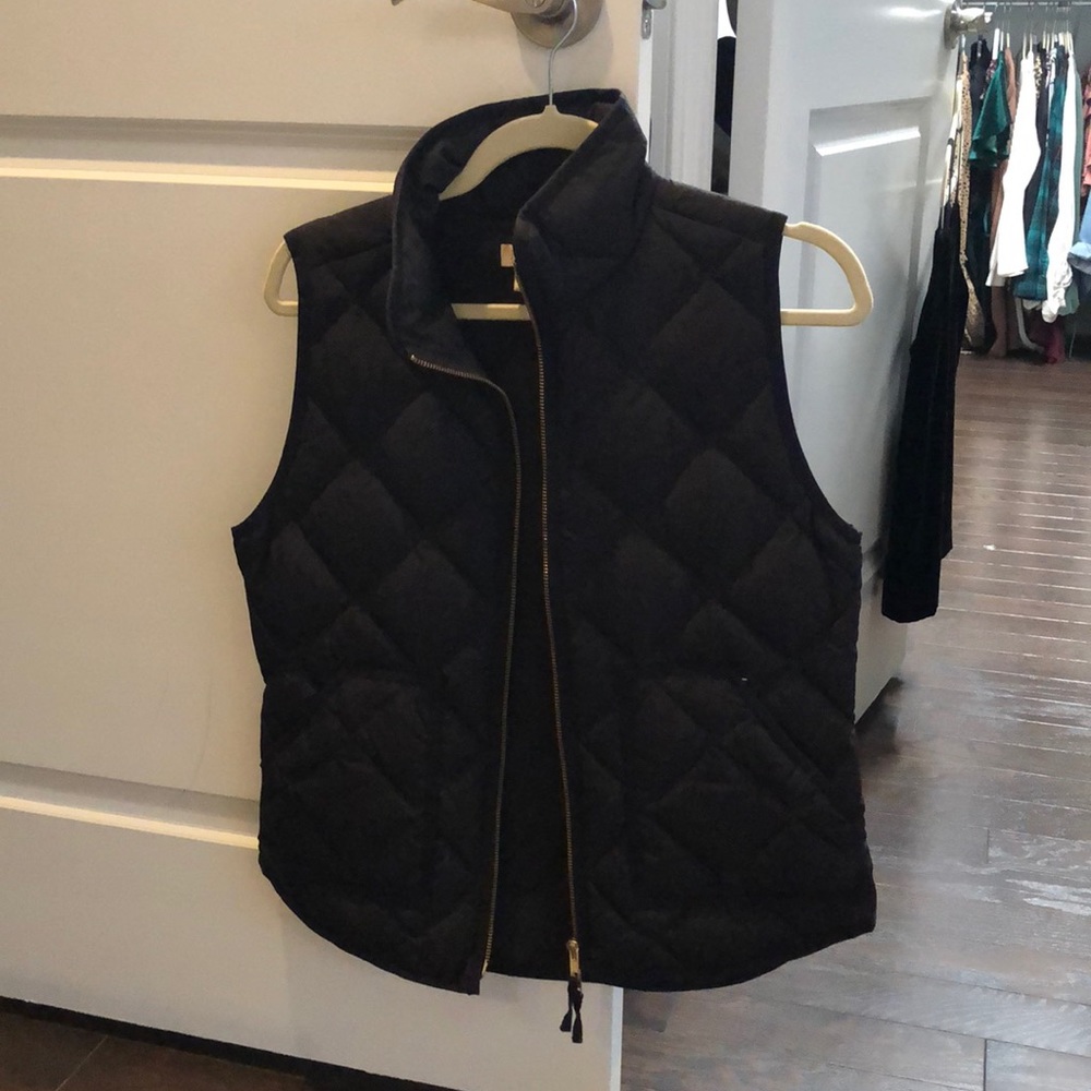 J Crew quilted vest size small- black